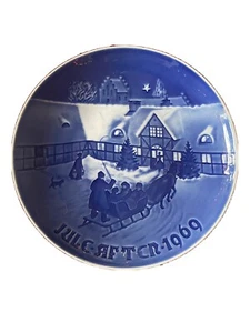 Bing & Grondahl Jule After 1969 Arrival Of Christmas Guest Sleigh Bringing Guest - Picture 1 of 3