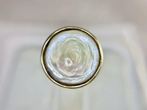 Vintage 14k Yellow Gold Designer Signed White Mabe Round Pearl Cocktail Ring - Picture 1 of 5