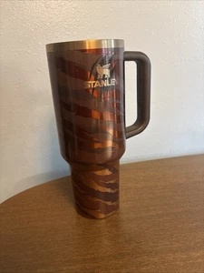 Stanley Tyla Tyger 40oz Limited Edition Quencher Becher gebraucht (beschädigt - Bild 1 von 5