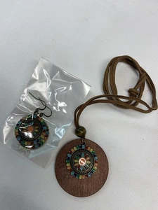 NWT Fashion Necklace Set W/earrings, Wood Medallion, Multicolored, Leather Neck - Picture 1 of 6