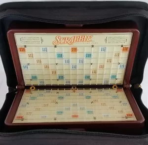 Custodia con cerniera Scrabble Folio Travel Edition con lettere a scatto - Foto 1 di 3