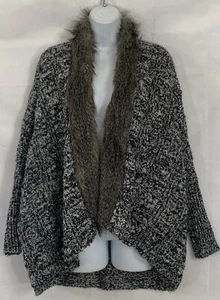 XOXO Sz XL Grey Verigated Open Front Faux Fur Trim Braid Back Sweater Curved Hem - Picture 1 of 12
