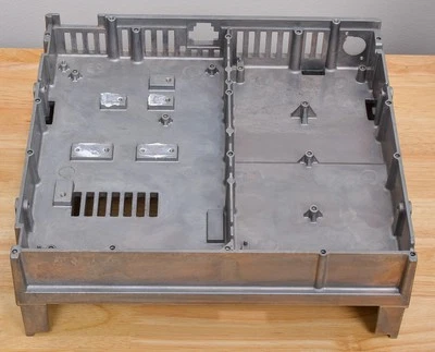 ICOM IC-718 PARTS - DIE CAST FRAME/CHASSIS/HEAT SINK LATE SN 4201100 - Image 1 of 3