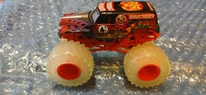 Camión Grave Digger Halloween Monster Jam 1 64  - Imagen 1 de 4