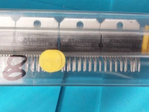 L296 L296E SGS Thomson  HIGH CURRENT SWITCHINGREGULATORS 15 lead vertical NEW - Picture 1 of 6