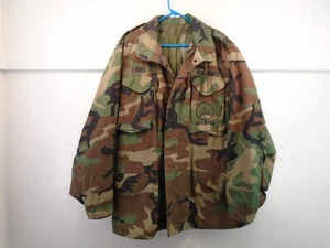 USGI Marina de los Estados Unidos Seabees Militar M65 Chaqueta de Campo Abrigo Camuflado 1991 Talla Mediana Larga 4-P - Imagen 1 de 11