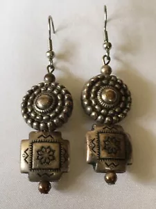 FAVOLOSI ORECCHINI PENDENTI VINTAGE NAVAJO NATIVI AMERICANI INDIANI FLOREALI FRONTE RETRO - Foto 1 di 12