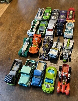 Hotwheels Matchbox 20 Piece Diecast Car Lot 1:64 - Image 1 of 4