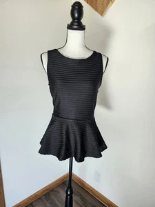 Camisa sin mangas Bisou Bisou negra con textura peplum - Imagen 1 de 4