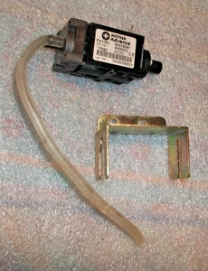 Nilfisk Advance 56315241 Chemikalienpumpe & Halterung (B69) - Bild 1 von 4