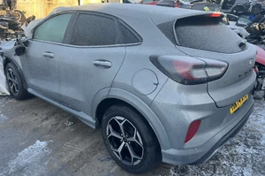 TOYOTA YARIS HYBRID MK4 - AUSSCHLACHTEN ERSATZTEILE +4 RADMUTTERN - 2019 - 2022 - Bild 1 von 2