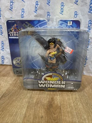 Liga de la Justicia Universo DC Mujer Maravilla Pisapapeles Mini-Busto Nuevo en Paquete Foto 1 de 4