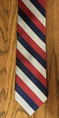 Corbata Roundtree And York para hombre 100 % seda azul marino rojo rayas plateadas Foto 1 de 4