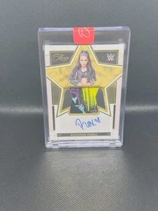 Muestras Roxanne Pérez 2024 WWE Panini Three Count Superstar Auto Gold/10 - Imagen 1 de 3