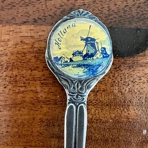 Vintage HOLLAND Souvenir Spoon, Silverplated Collectible - Picture 1 of 7