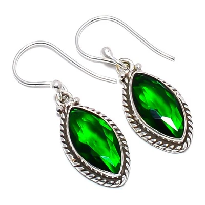 Pendiente Bali de plata de ley 925 con diopsido cromado 1,37" T30 Foto 1 de 4