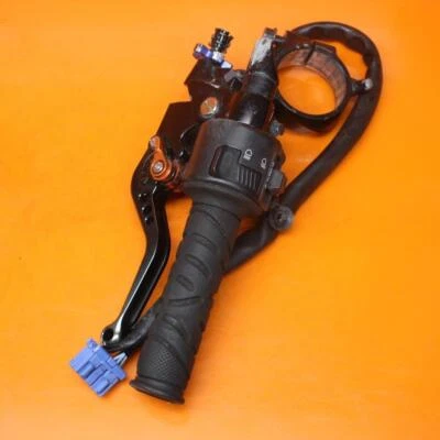 08-16 HONDA CBR1000RR OEM CLIP IZQUIERDO EN MANILLAR CON INTERRUPTORES 35200-MFL-671 Foto 1 de 4