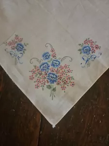 Vintage 11 Zoll Taschentuch weiß mit rot und blauem Blumenmuster - Bild 1 von 5