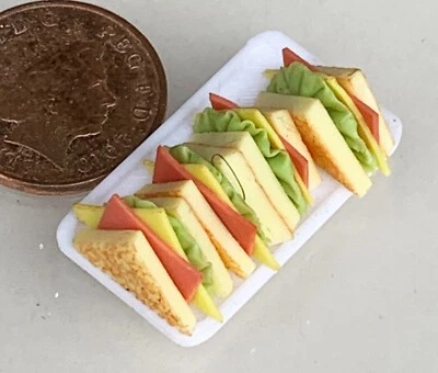 Dolls House 4 Brown Bread Sandwiches On A Plastic Plate Tumdee 1:12 Scale