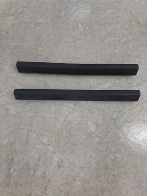 PAR DE PROTETORES DE PARA-CHOQUE TRASEIROS NISSAN 720 PU 1983 1984 1985 1986 - Imagem 1 de 4