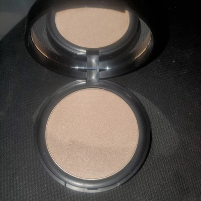 e.l.f. Cosmetics Shimmer Highlighting Powder, Starlight Glow 0.28oz NEW IN BOX - Image 1 of 4