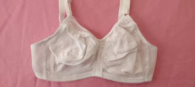 JUST MY SIZE 38C WHITE FULL COVERAGE WIRELESS MINIMIZER DISCONTINUED BRA - Image 1 of 4