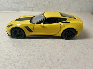 MAISTO Die-Cast 1:24 2015 Corvette Z06 - Yellow - Picture 1 of 7