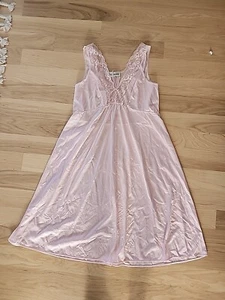 Vintage Vaserrette Lace Gown knee length light pink. Excellent condition! - Picture 1 of 6