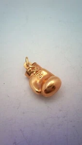 Hallmarked 9 ct Gold Boxing Glove Pendant. (D) - Picture 1 of 3
