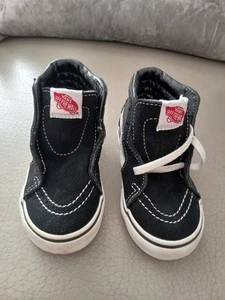 Black/White Vans Infants Trainer Boots - Picture 1 of 8