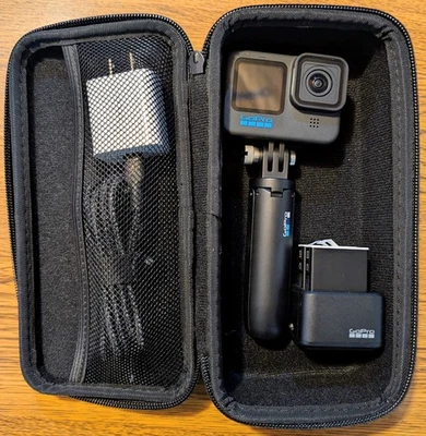 GoPro Hero 11 Negro Incluye Trípode Corto Selfie Stick, 2 Baterías, Cargador Foto 1 de 4