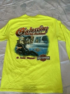 Camisa Harley Davidson verde neón **tiene mancha** - Imagen 1 de 6