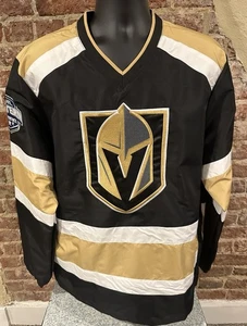 NUEVO CON ETIQUETAS NHL Vegas Golden Knights Poliéster Cuello en V Cortavientos Para Hombres Grande por GIII - Imagen 1 de 10