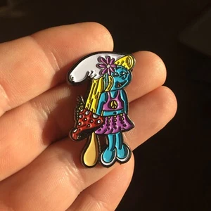 Smurfette Hippie Smurf Lapel Pin - Picture 1 of 1