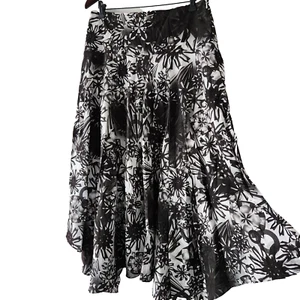 Falda Llave 8 Blanco Negro Abstracto Estampado Floral Pañuelo Largo Medio Completo - Imagen 1 de 12