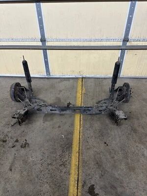 Nissan Sentra 2016-2019 suspensión trasera eje haz tambor OEM 55501-5UD2A Foto 1 de 3