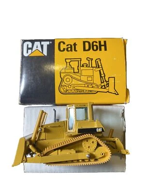 Conrad 1:50 Model No. 2851 Caterpillar D6H (Cat) - Image 1 of 4