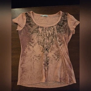 maurices short sleeve sheer tee pink with design - Bild 1 von 1