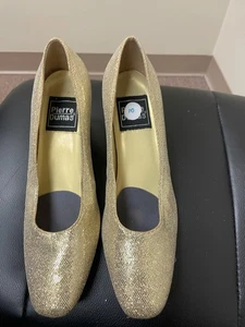 Pierre Dumas Designer Collection Ladies Shoe Size 10 M Color GOLD Heels Euc - Picture 1 of 11