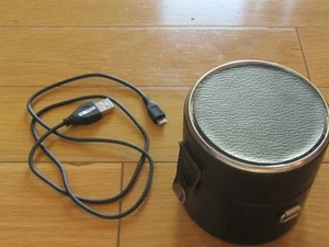¡Funda para lente de cámara de 3" x 3" con cargador de teléfono! Excelente estado! ¡COMO NUEVO Y GENIAL! - Imagen 1 de 3
