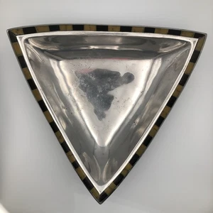 Mid Century Cast Aluminum Triangular Bowl W/ Black Checkerboard Inlay Edge - Foto 1 di 12