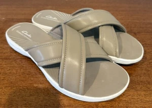 Scarpe Clarks Breeze Sara da donna taglia 10 M taupe Cloudsteppers sandali slide - Foto 1 di 6
