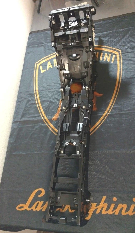 LAMBORGHINI HURACAN LP610 INTERIOR CONSOLA CENTRAL MARCO ESTRUCTURA OEM 4T0863240E Foto 1 de 1