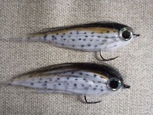 4 1/2"  2 Pack Weedless Big Eye Baitfish Flies Pike Bass Trout Salmon Stripers 
