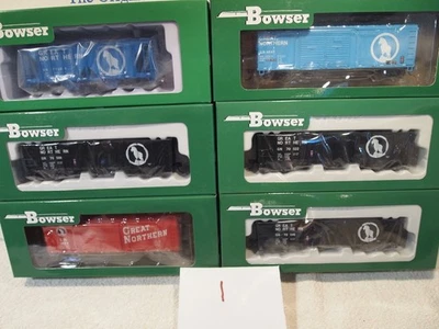 BOWSER GREAT NORTHERN  3-70t OPEN,1-70t COVERD HOPPER, 2-DIFF 40ft. BOX CAR  GN1 - Image 1 of 4