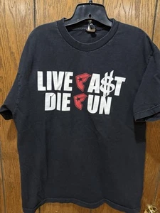 T-SHIRT VINTAGE Y2K FAMOSA STRAPS & STRAPS GRANDE LIVE FAST DIE FUN - Foto 1 di 4