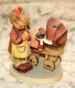 MJ Hummel Goebel #67 PUPPENMUTTER 4 3/4" Figur TMK 3 stilisierte Biene 1940 - Bild 1 von 6