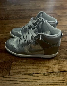 Size 7.5 - Nike Dunk High Metallic Silver W - Picture 1 of 5