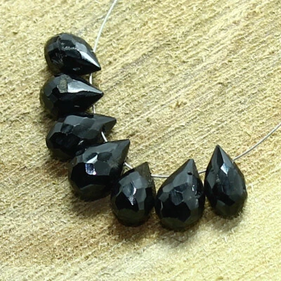 Cuentas de gota facetadas de espinela negra Briolette naturales sueltas para hacer joyas Foto 1 de 3