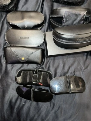 Lote de 12 estuches para gafas de sol de alta gama, Georgia Armani, Oakleys, Carrera Foto 1 de 3